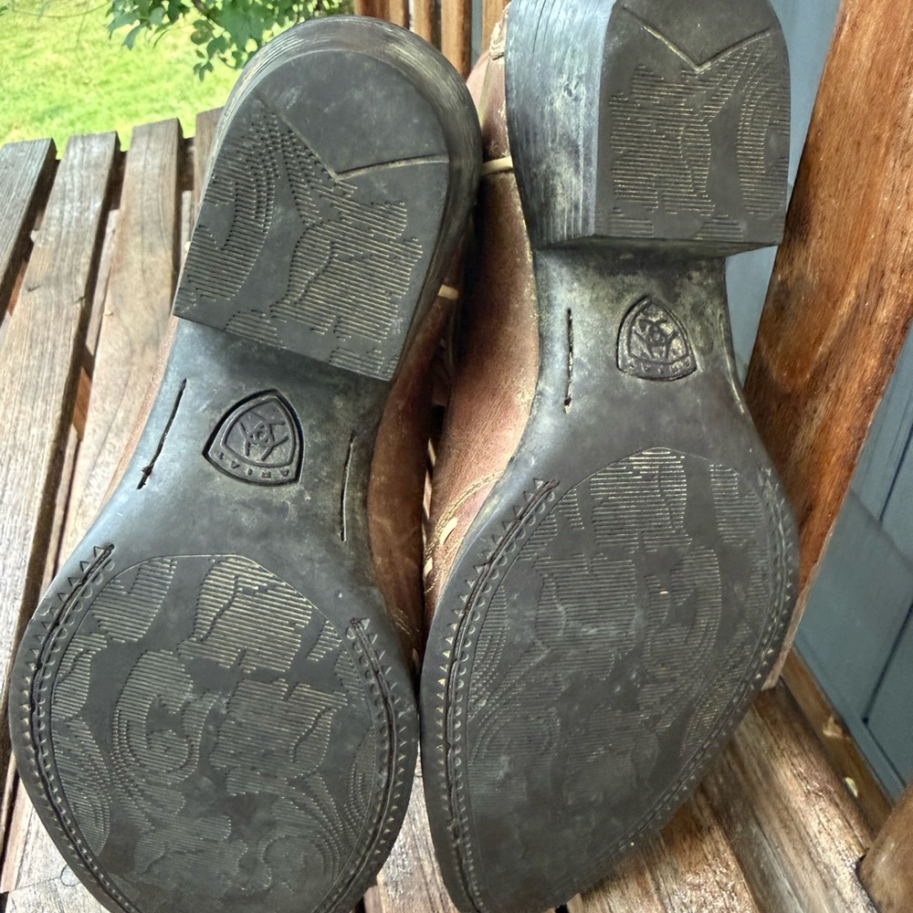 Ariat Brown Leather Western Boots with Cream Stitching - Picture 8 of 9